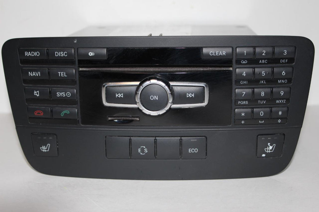 2013-2014 MERCEDES BENZ W204 C300 RADIO STEREO NAVIGATION CD PLAYER A2049005511