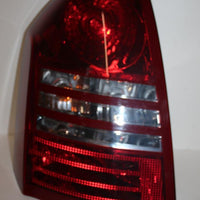 2005-2007 CHRYSLER 300 DRIVER SIDE REAR TAIL LIGHT 28181 - BIGGSMOTORING.COM