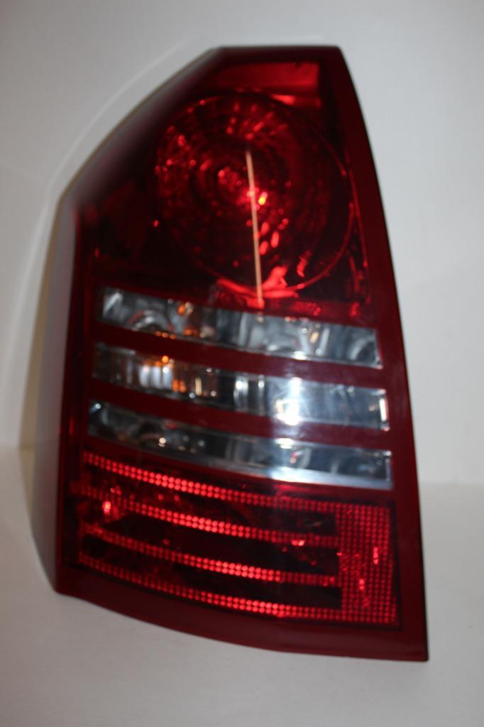 2005-2007 CHRYSLER 300 DRIVER SIDE REAR TAIL LIGHT 28181 - BIGGSMOTORING.COM