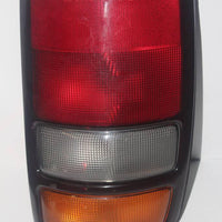 2004-2006 TAHOE YUKON SUBURBAN DRIVER LEFT SIDE TAIL LIGHT 26863 - BIGGSMOTORING.COM