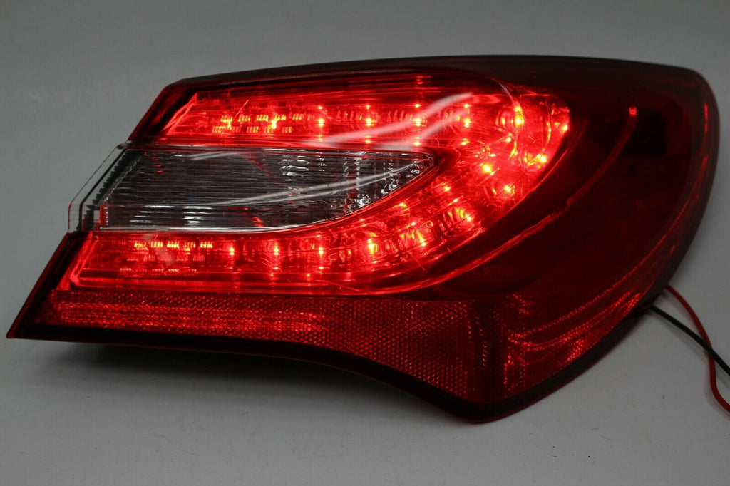 2011-2014 Chrysler 200  Passenger Right Side Rear Tail Light  05182524AE