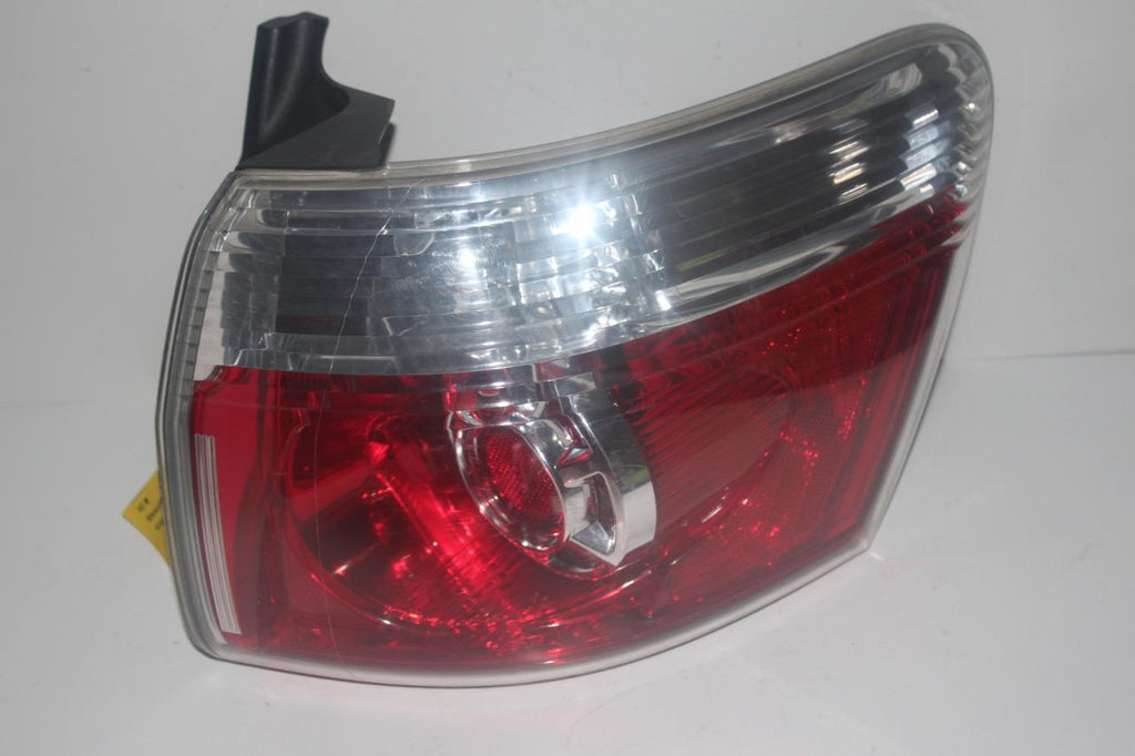 2007-2012 GMC ACADIA PASSENGER SIDE REAR TAIL LIGHT 28847