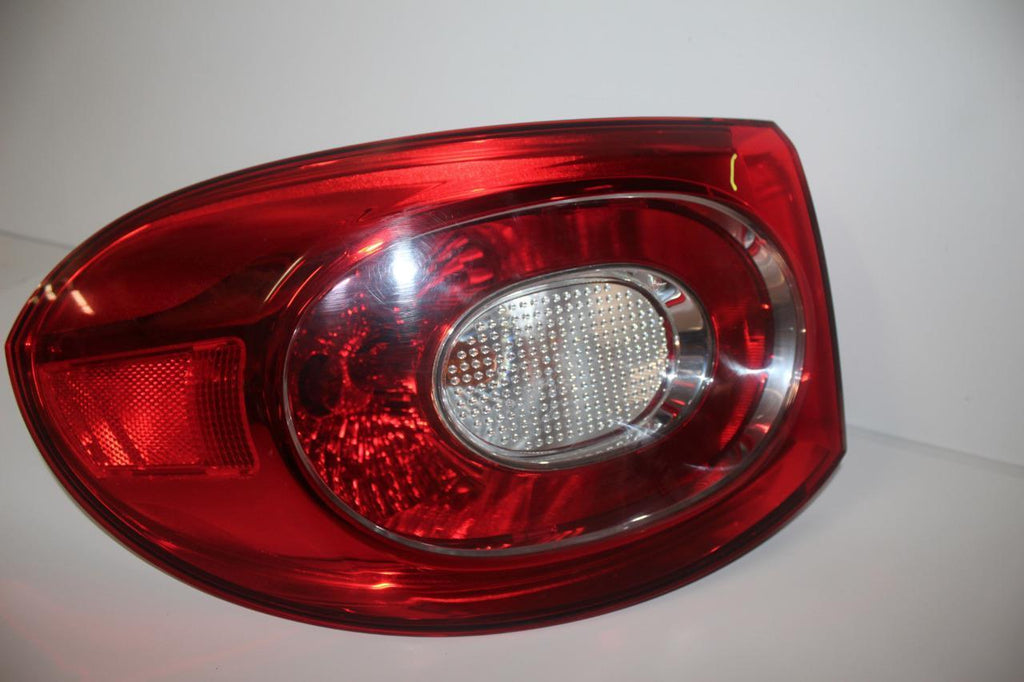 2009-2011 Volkswagen Tiguan Driver Left Side Rear Tail Light28254